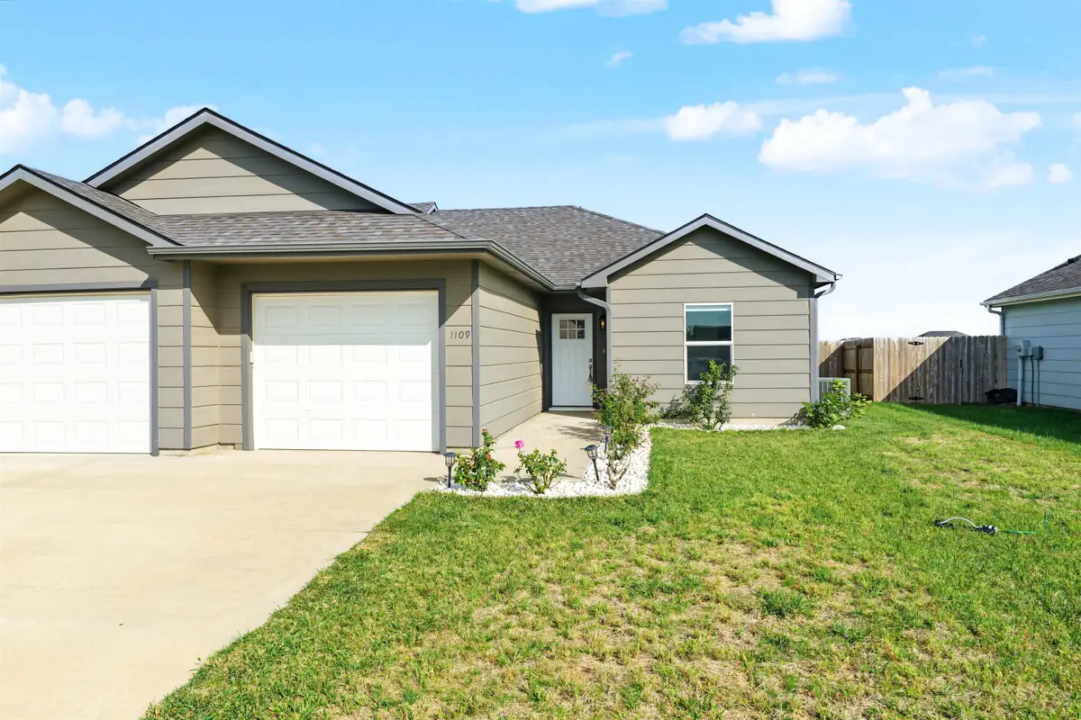 1109 Harbor Dr, Salina, KS 67401 - #1