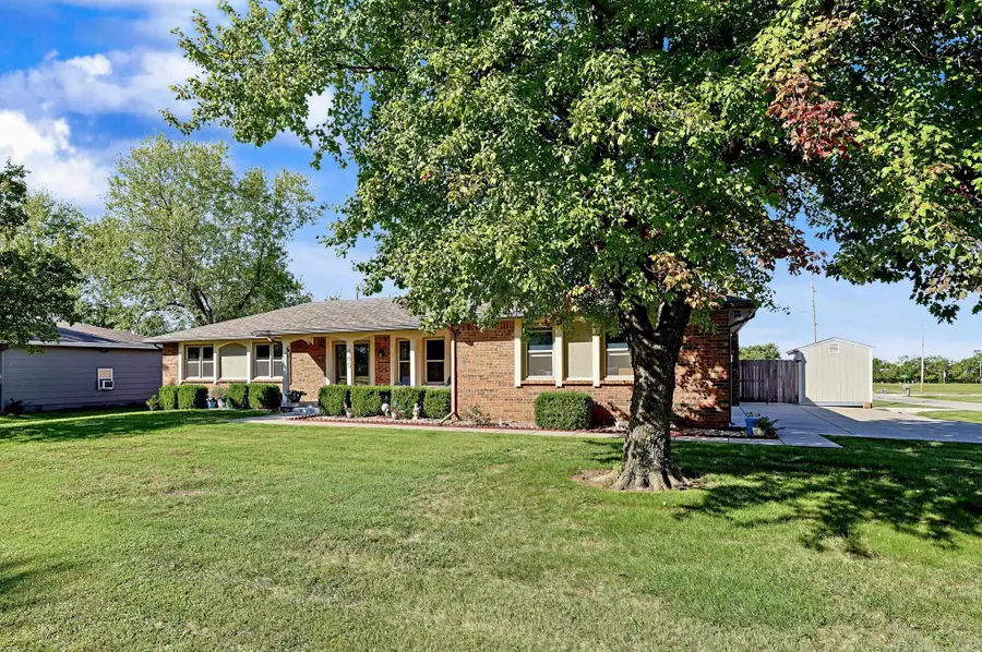 445 N Ohio St, Benton, KS 67017 - #2