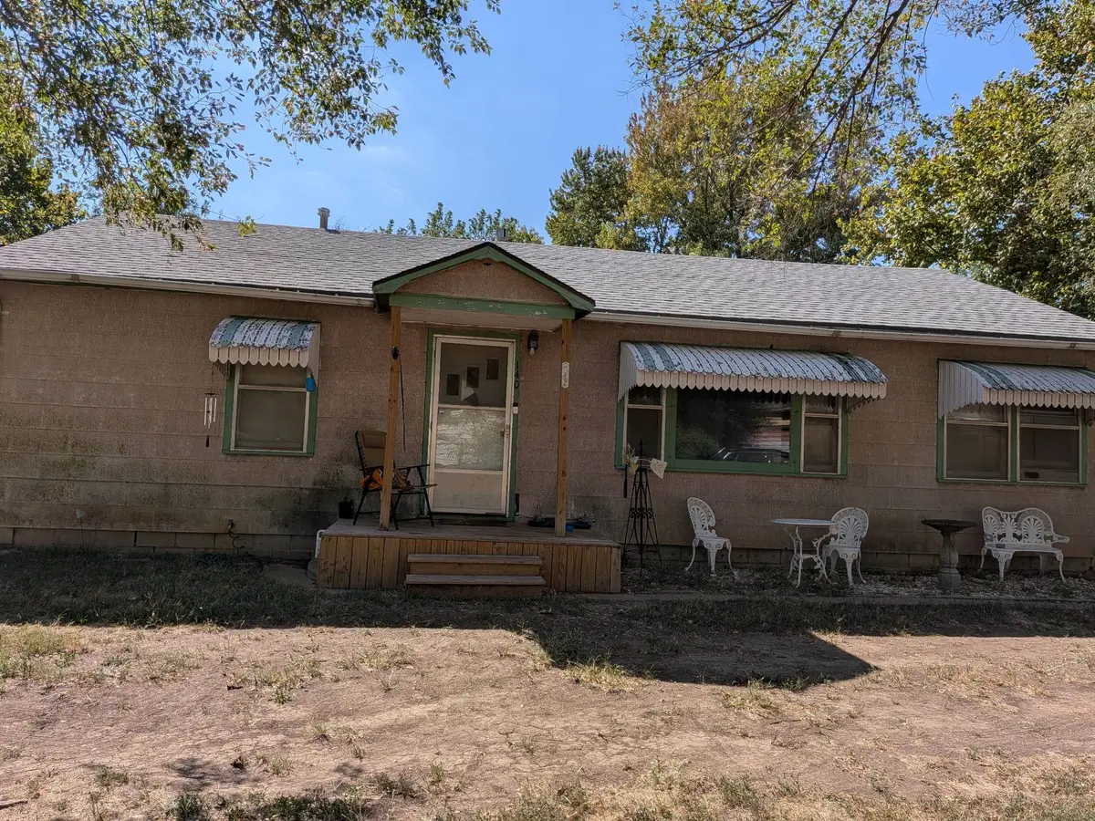 140 N Circle Dr, Potwin, KS 67207 - #1
