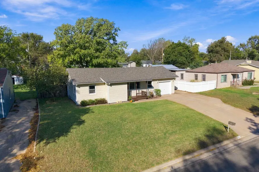 627 S Opal St, Maize, KS 67101 - #2