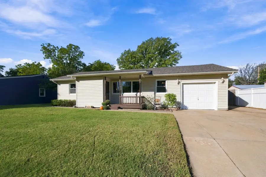 627 S Opal St, Maize, KS 67101 - #3