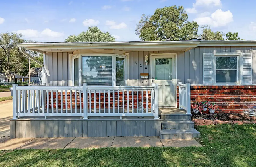 528 W 7th St, Haysville, KS 67060 - #2