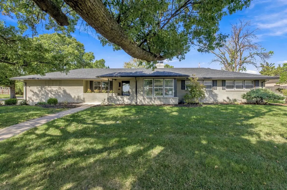 6306 E Willowbrook Rd, Wichita, KS 67218 - #1