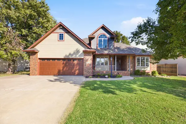 2622 W Timbercreek, Wichita, KS 67204