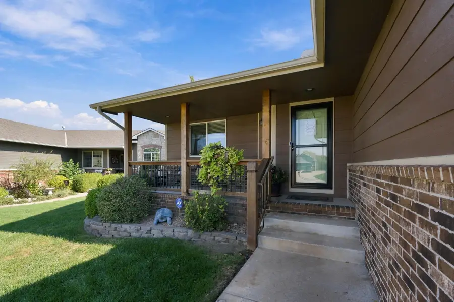 2410 S Fieldcrest Cir, Wichita, KS 67215 - #2