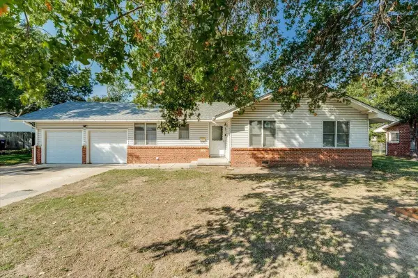 715 N Country Acres Ave., Wichita, KS 67212-3505