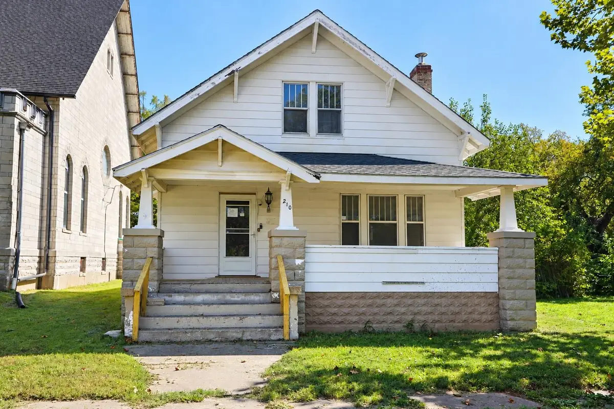 210 N Sycamore, Peabody, KS 66866 - #1