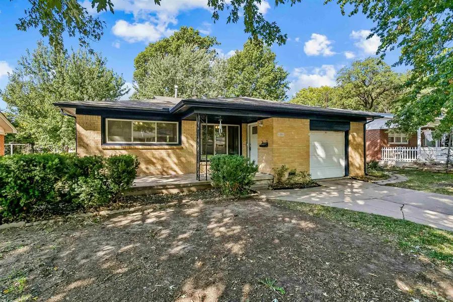 1221 N Derby Ave, Derby, KS 67037 - #2