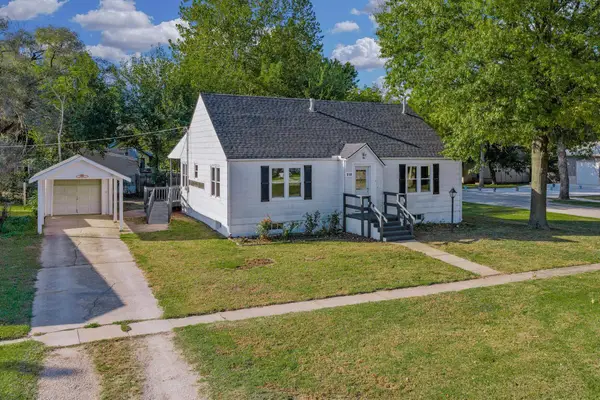 319 W 5th, Belle Plaine, KS 67013