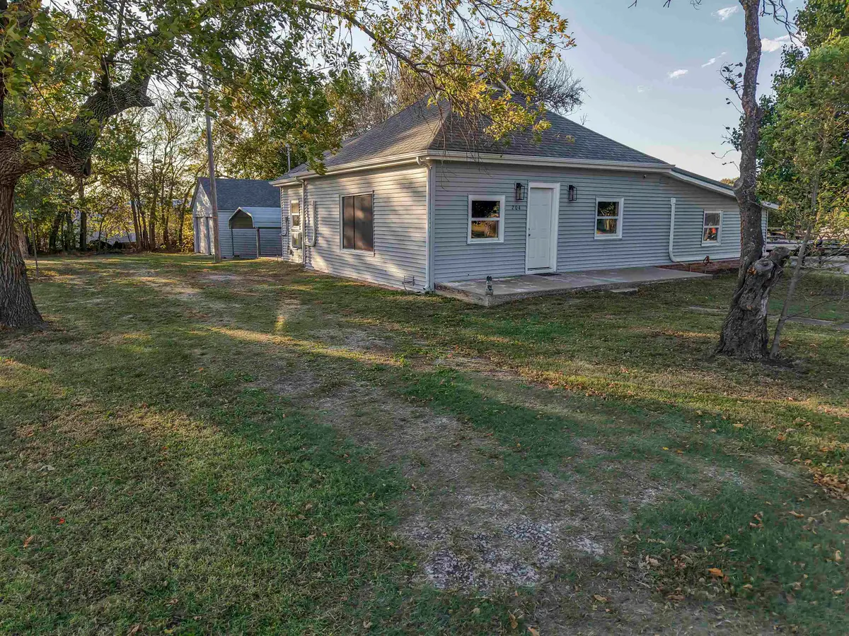 204 N Perry, Howard, KS 67349 - #1