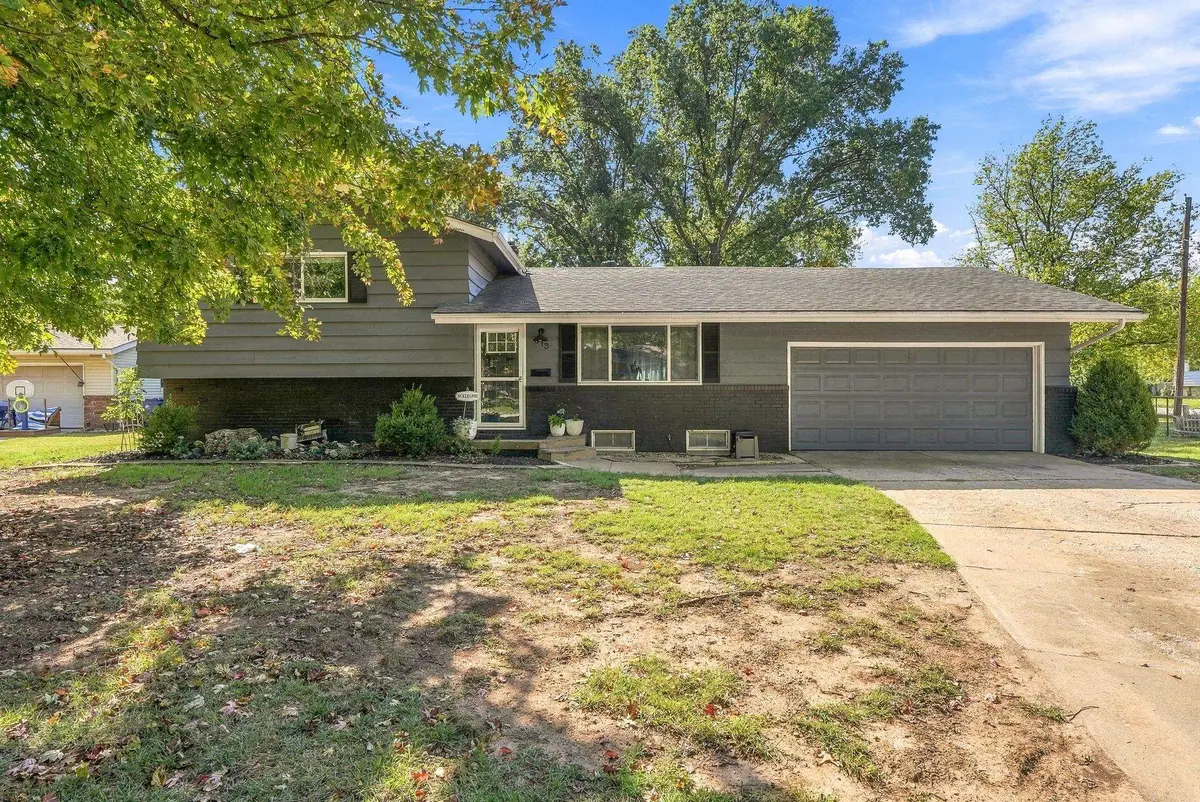 813 E Park Lane Ct, Derby, KS 67037 - #1