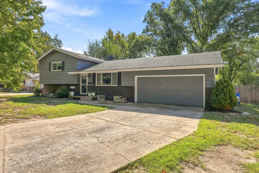 813 E Park Lane Ct, Derby, KS 67037 - #2