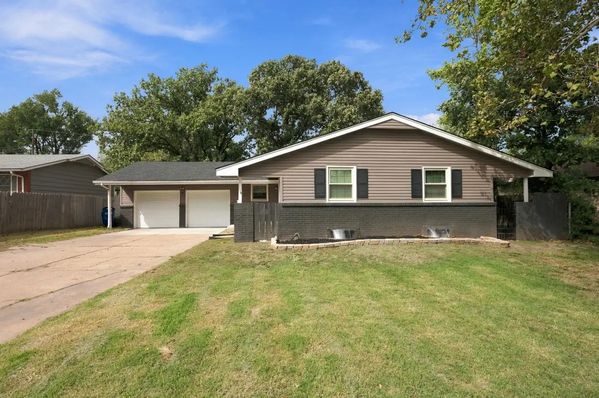 6136 E Edinburg St, Bel Aire, KS 67220 - #1