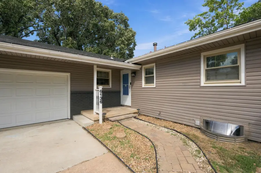6136 E Edinburg St, Bel Aire, KS 67220 - #2