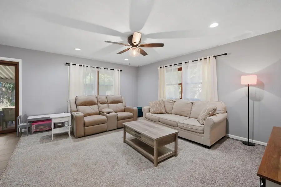 6136 E Edinburg St, Bel Aire, KS 67220 - #3