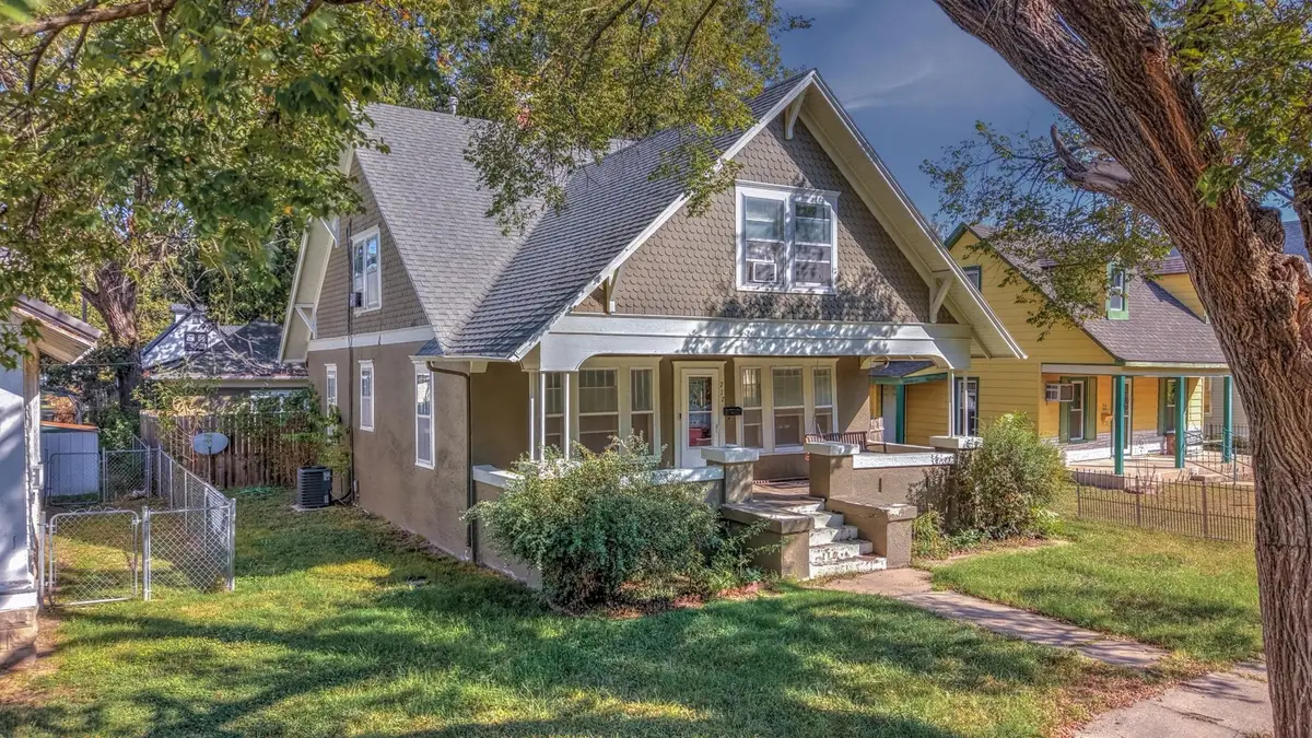712 E 10th, Winfield, KS 67156 - #1