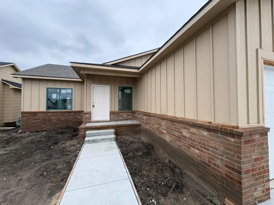 8973 E Forbes Cir, Bel Aire, KS 67226 - #2