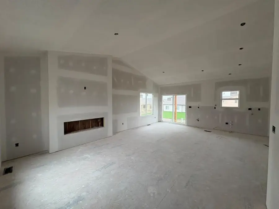 8973 E Forbes Cir, Bel Aire, KS 67226 - #3