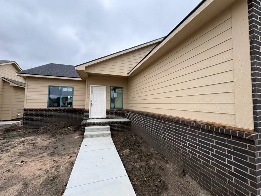 8979 E Forbes Cir, Bel Aire, KS 67226 - #2