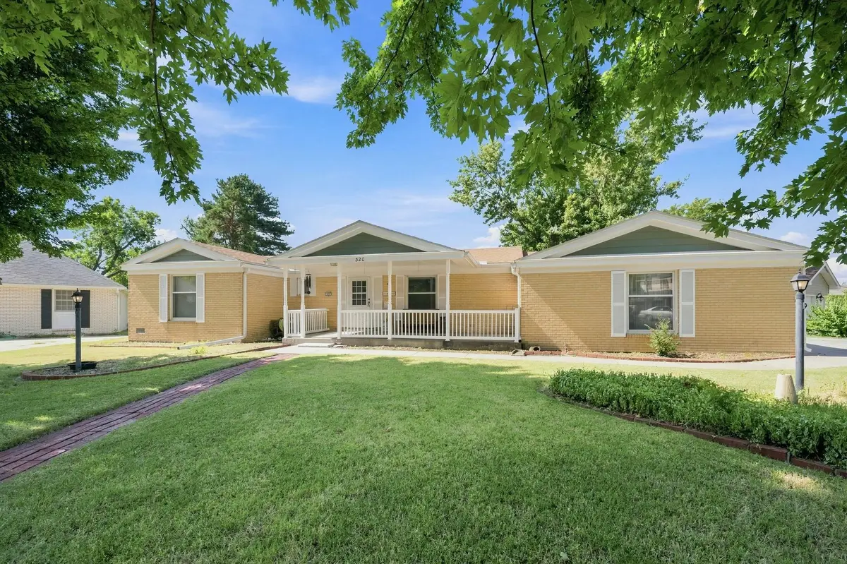 320 Lakeshore, Newton, KS 67114 - #1