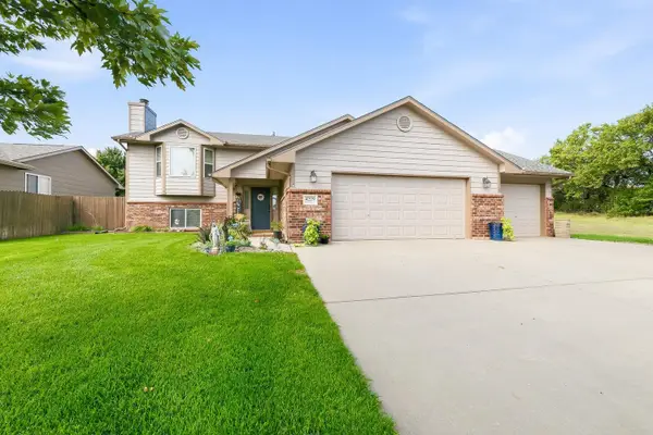 4229 Niblick Dr, Winfield, KS 67156-8886