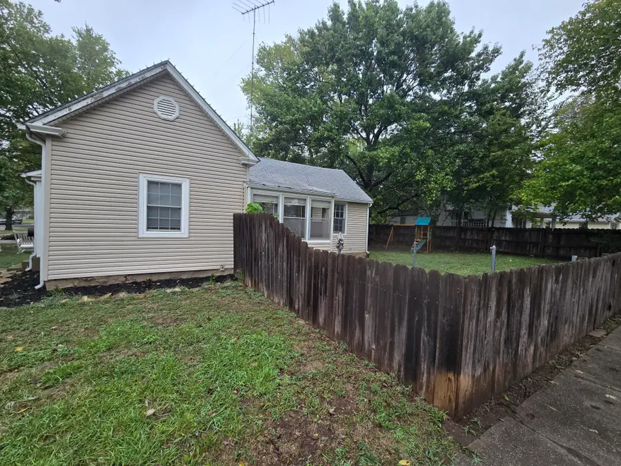1118 Thompson, Winfield, KS 67156 - #3