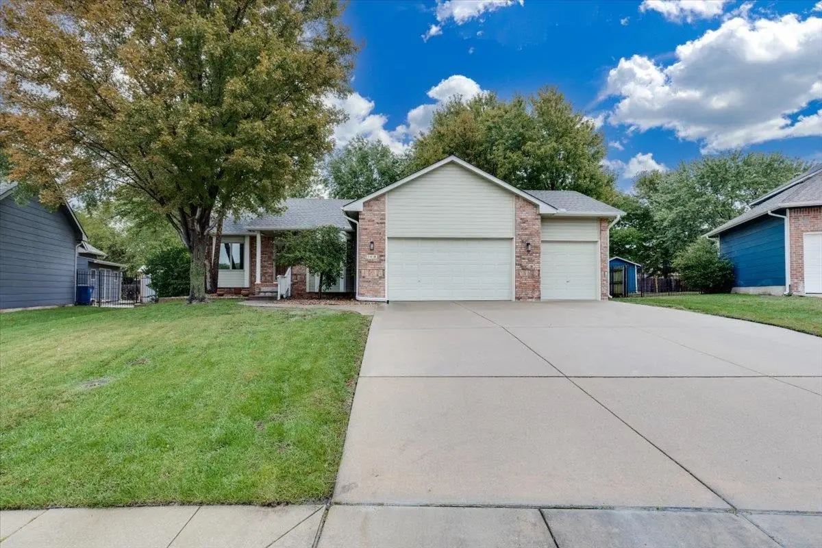 1418 N Briarwood Pl, Derby, KS 67037 - #1