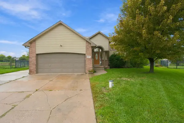 1811 N Black Locust Ct, Andover, KS 67002