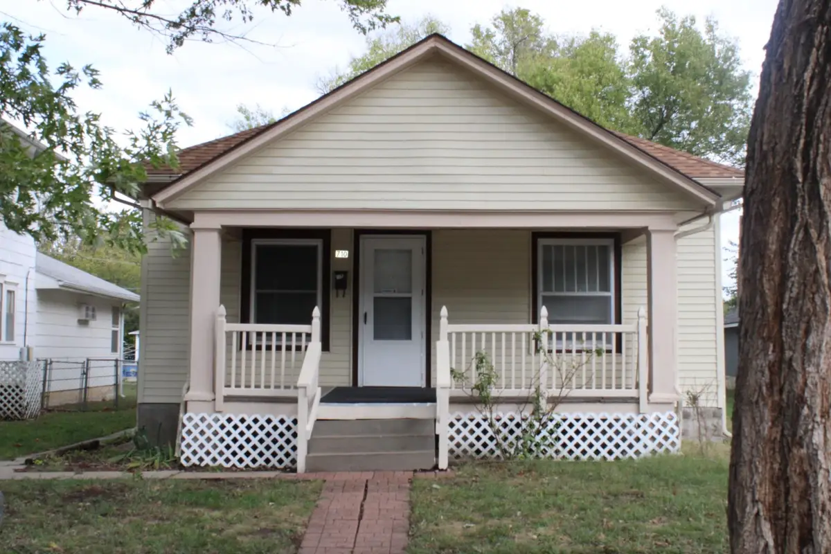 710 E 14th Ave, Winfield, KS 67156 - #1