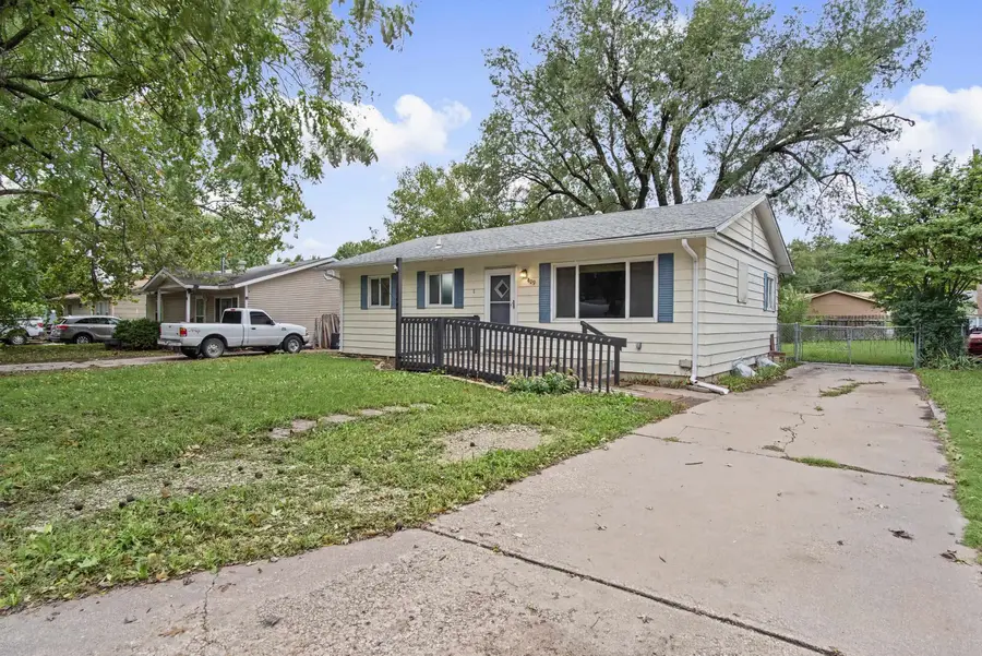 409 Central Ave, Newton, KS 67114 - #3