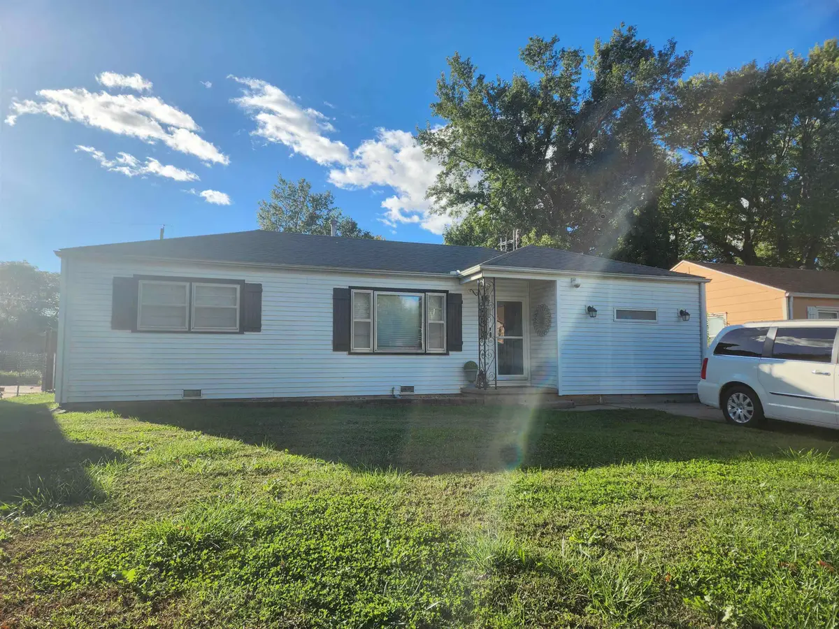 233 S Wire Ave, Haysville, KS 67060 - #1