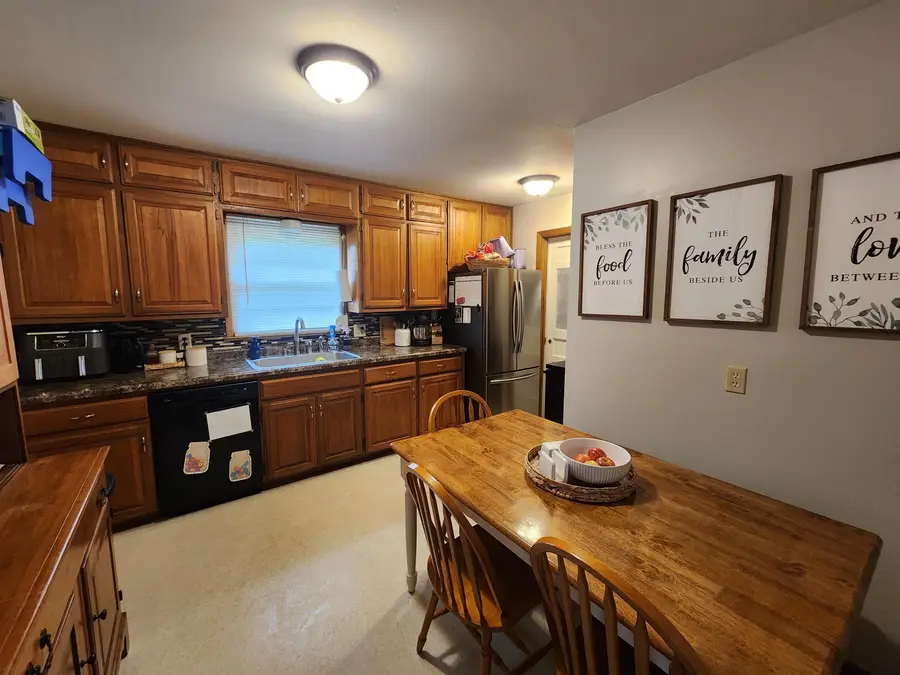 233 S Wire Ave, Haysville, KS 67060 - #2