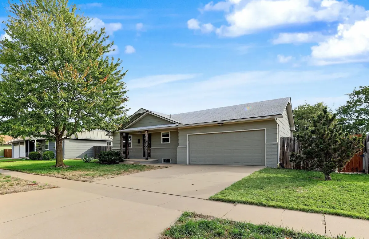 4230 N Stratford Ln, Bel Aire, KS 67226 - #1