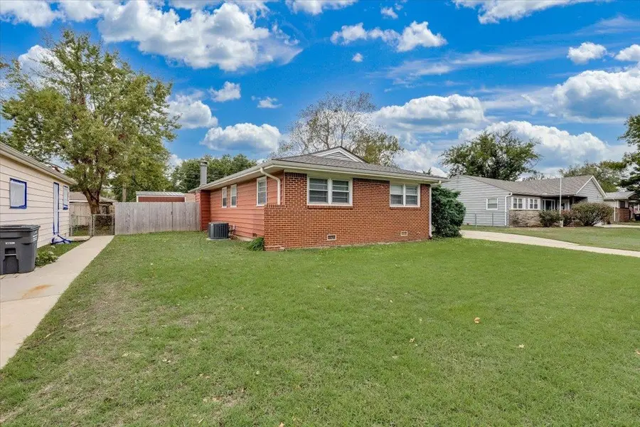 2225 W 25th St N, Wichita, KS 67204 - #2