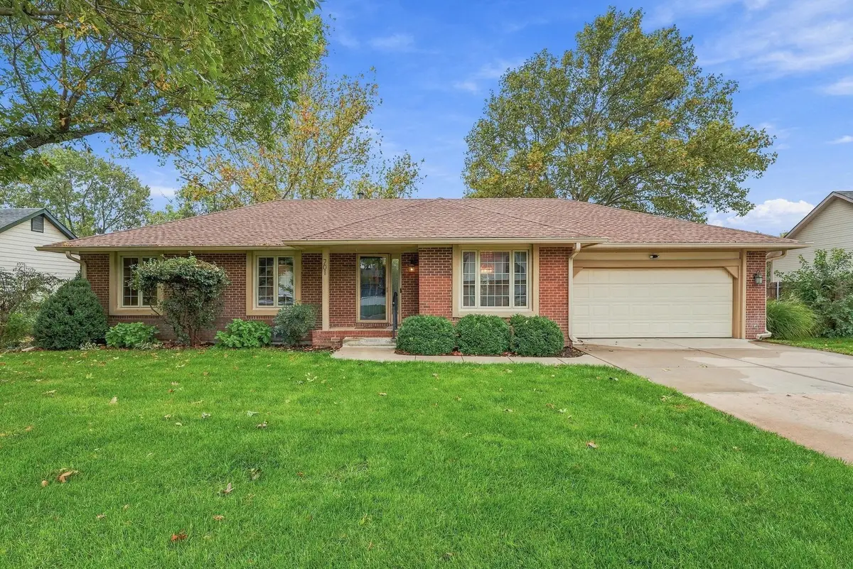 701 E Dover Dr, Valley Center, KS 67147 - #1