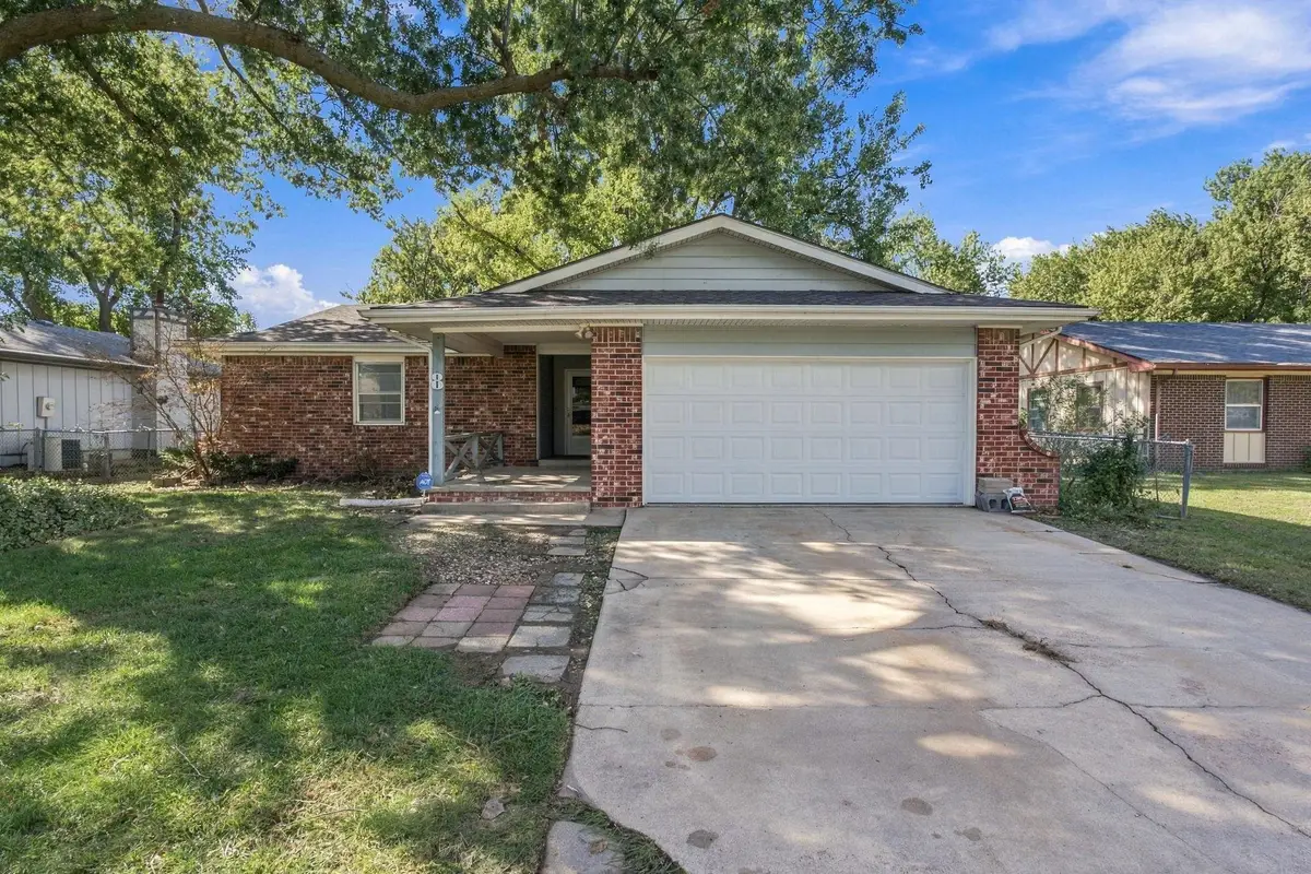 8 N Breeze Ct, Valley Center, KS 67147 - #1
