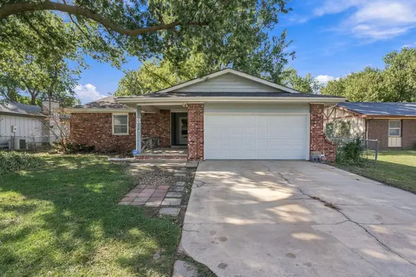 8 N Breeze Ct, Valley Center, KS 67147