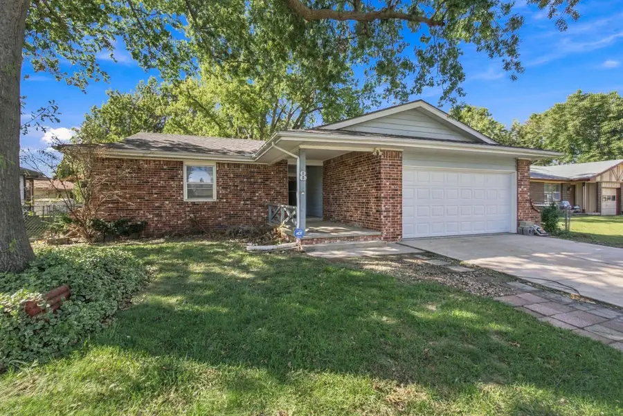 8 N Breeze Ct, Valley Center, KS 67147 - #2