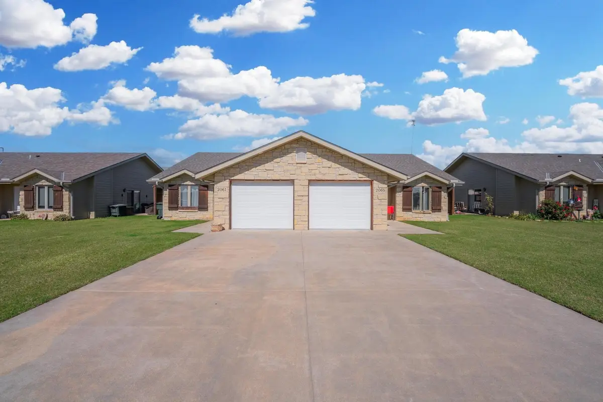 2061 E 12th St, Wellington, KS 67152 - #1