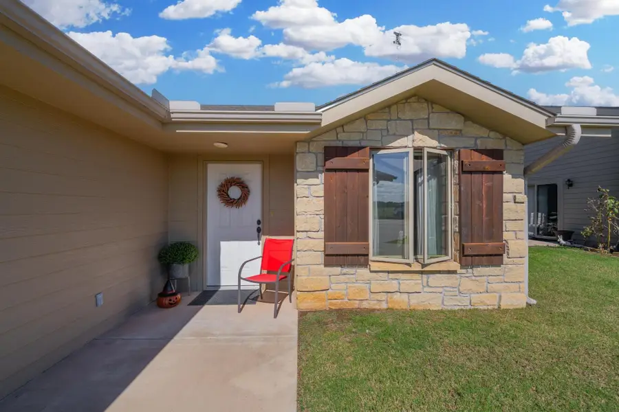 2061 E 12th St, Wellington, KS 67152 - #2