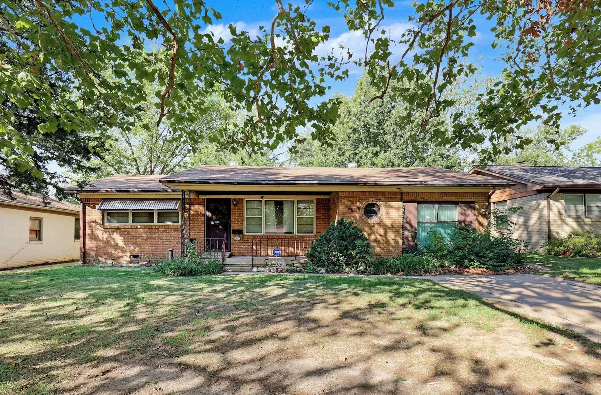 2031 S Edgemoor Dr, Wichita, KS 67218 - #1
