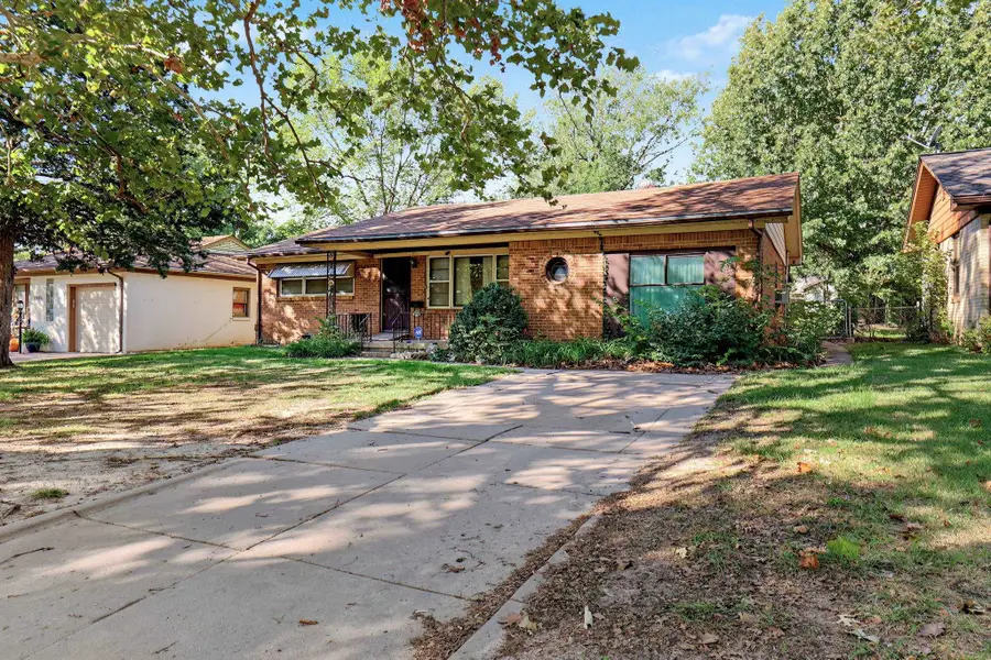 2031 S Edgemoor Dr, Wichita, KS 67218 - #2