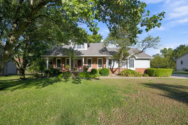 2105 N Loomis Dr, Augusta, KS 67010