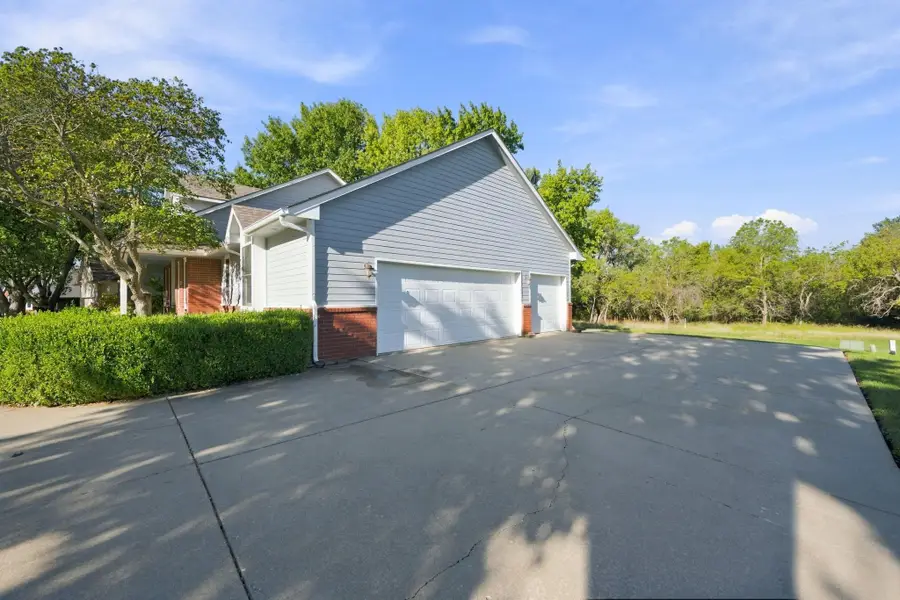2105 N Loomis Dr, Augusta, KS 67010 - #2