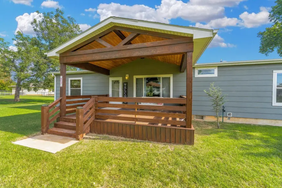 823 S Douglas St, Wellington, KS 67152 - #2
