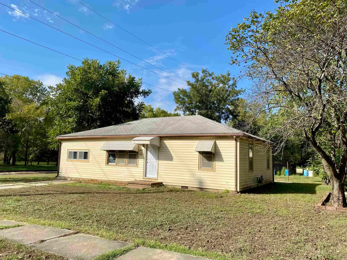 1104 Olive, Winfield, KS 67156 - #1