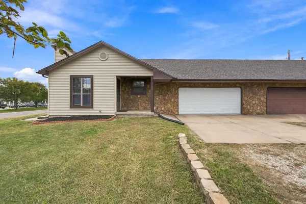 200 E Blue, Benton, KS 67017