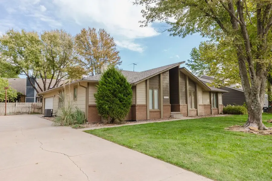 2332 N Bromfield Cir, Wichita, KS 67226 - #2