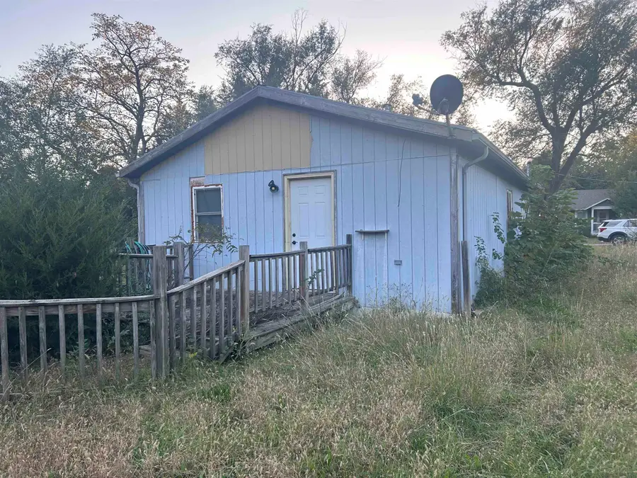 210 N 10th St, Herington, KS 67449 - #3