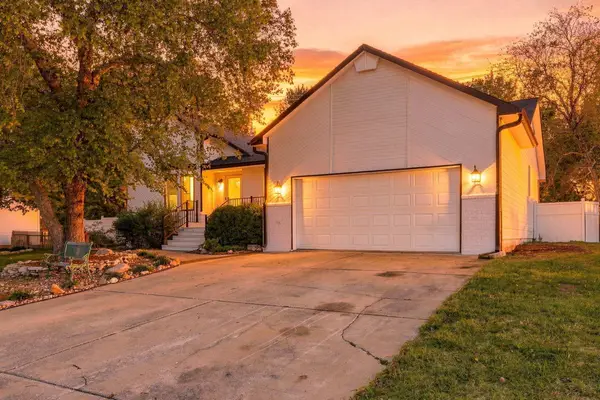 15320 E Castle St, Wichita, KS 67230